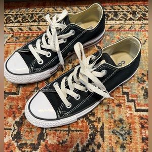 Women’s converse size 6